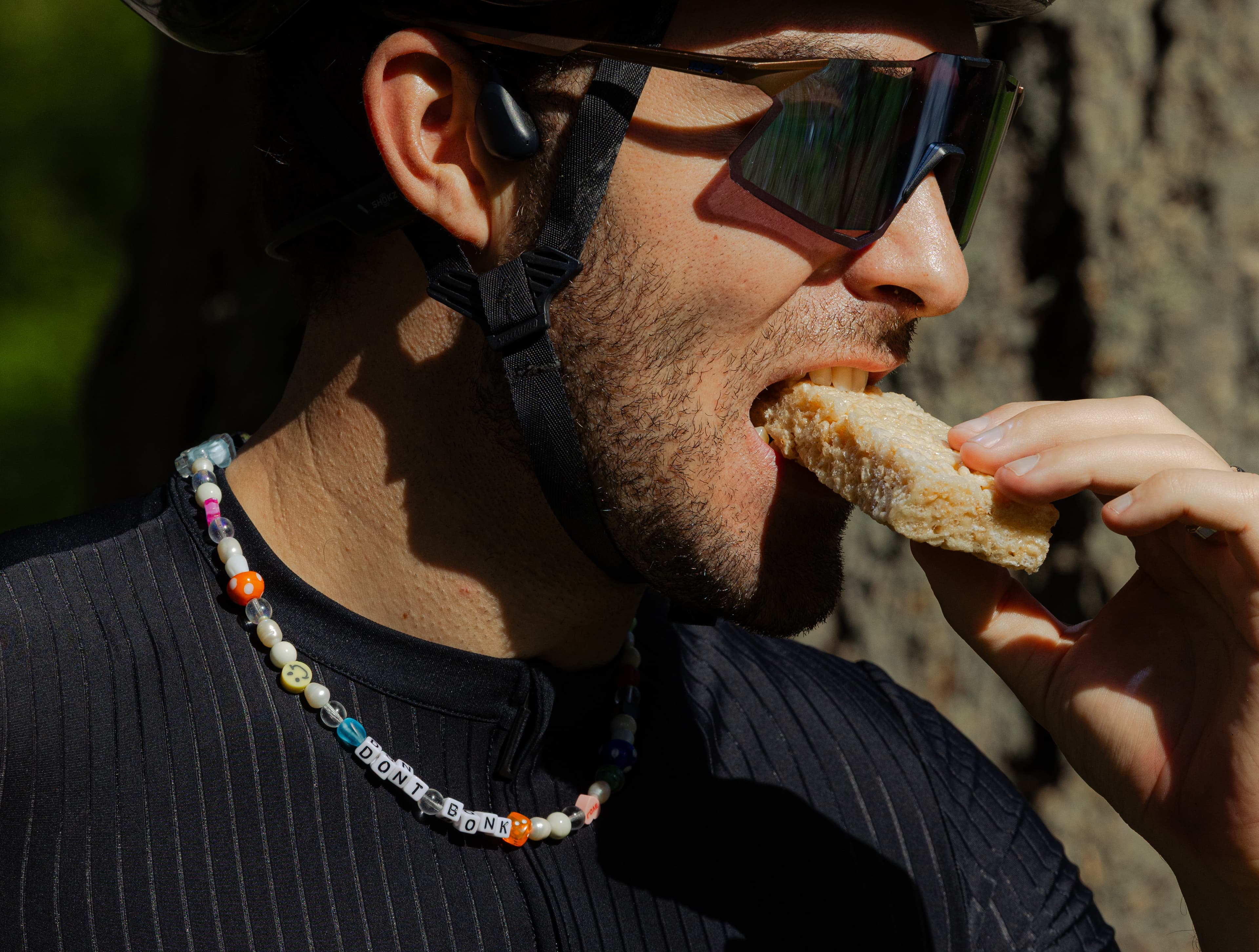 Athlete fueling with a Bonk Bar